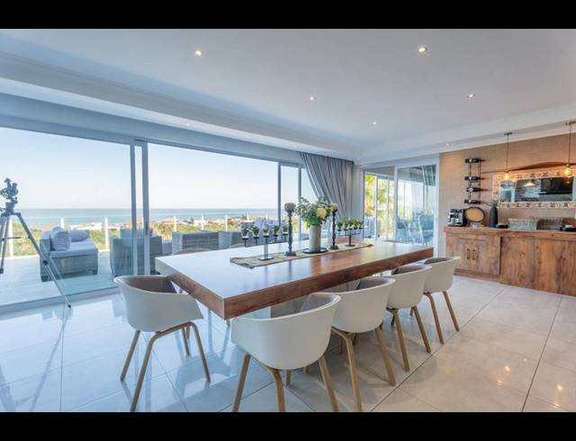 4 BEDROOM HOUSE FOR SALE IN CANNON ROCKS